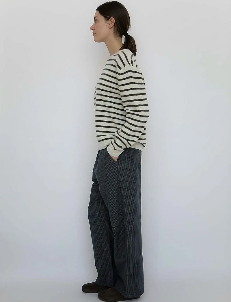 STUDIO FEDER - DAGMAR PANTS - leveälahkeiset housut - black pinstripe - 4