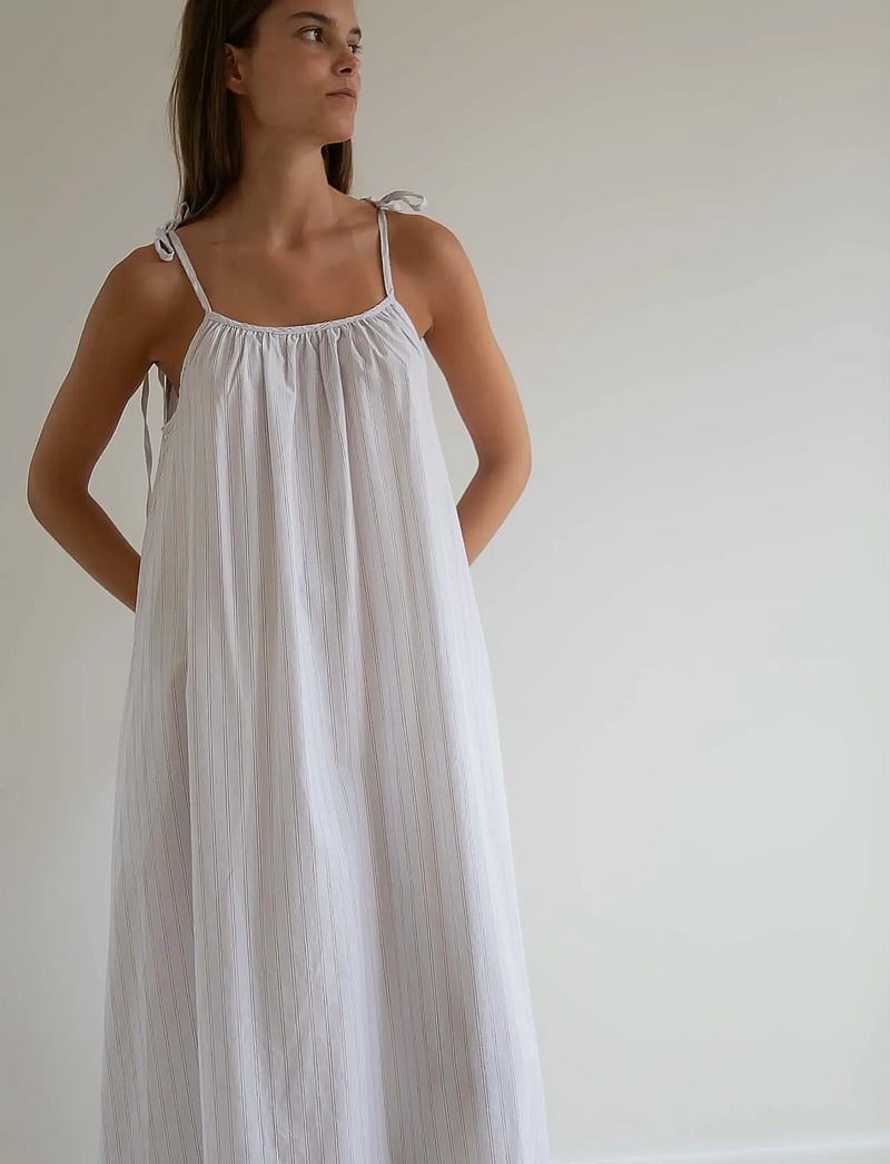 STUDIO FEDER - RIGMOR DRESS - sommerkjoler - bellini - 3