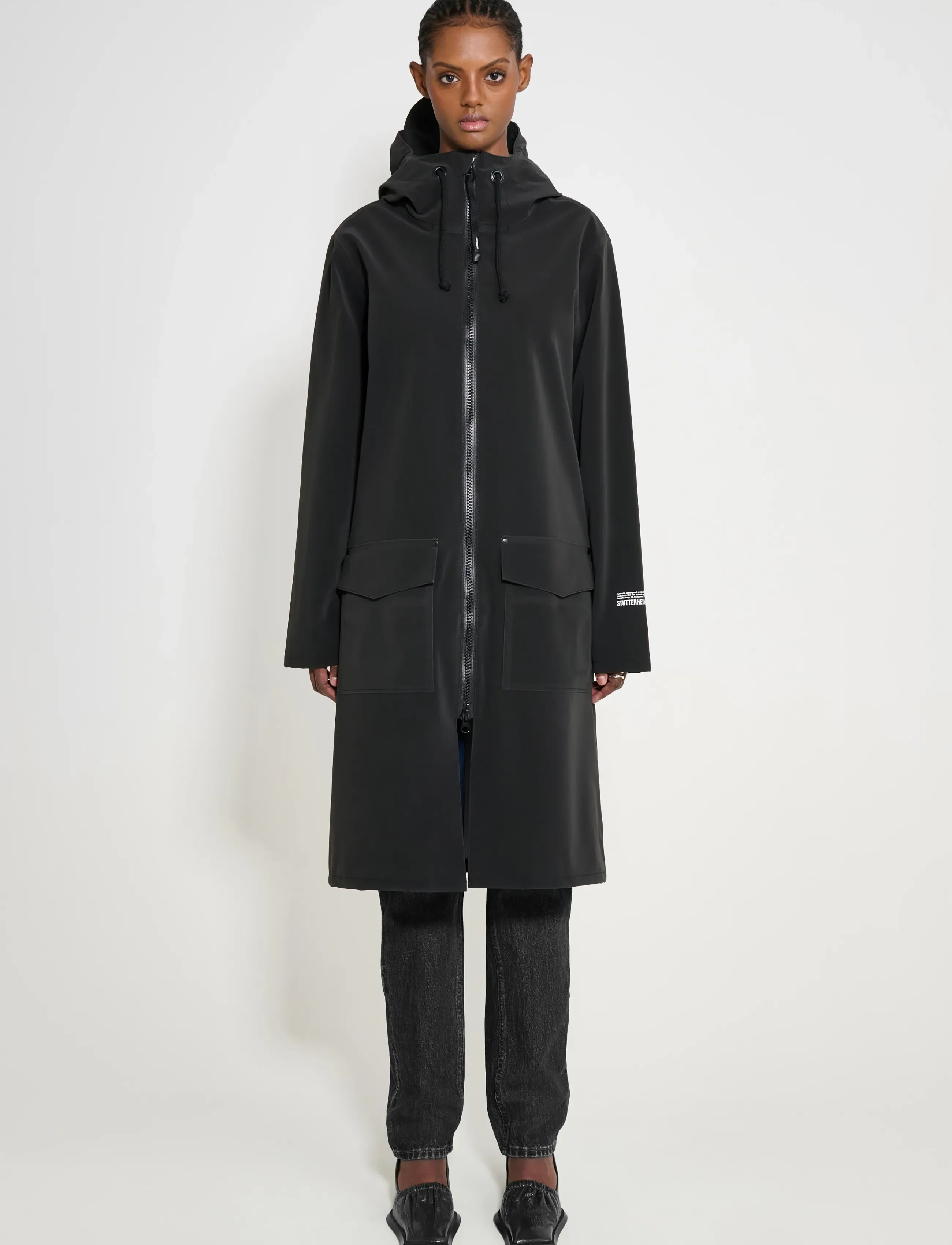 Stutterheim Stockholm Long Patch Matte Black, L, Rainwear, Schwarz - Rain Coats, Frauen