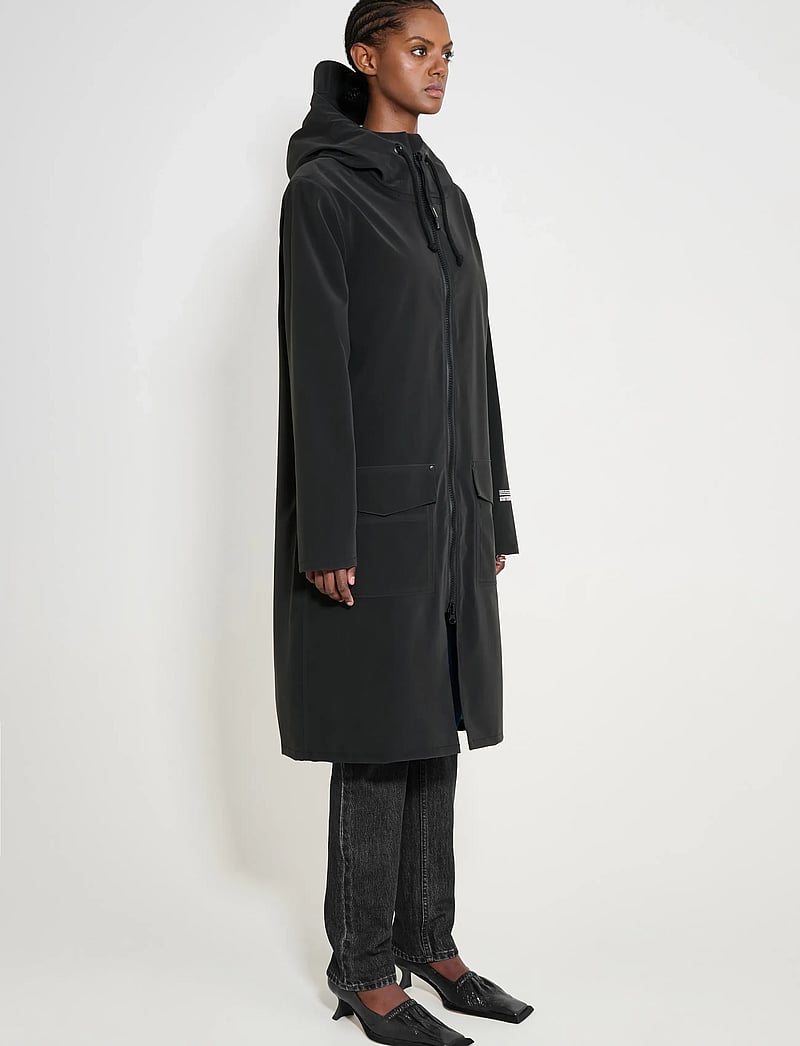 Stutterheim - Stockholm Long Patch Matte Black - regnjakker - black - 2