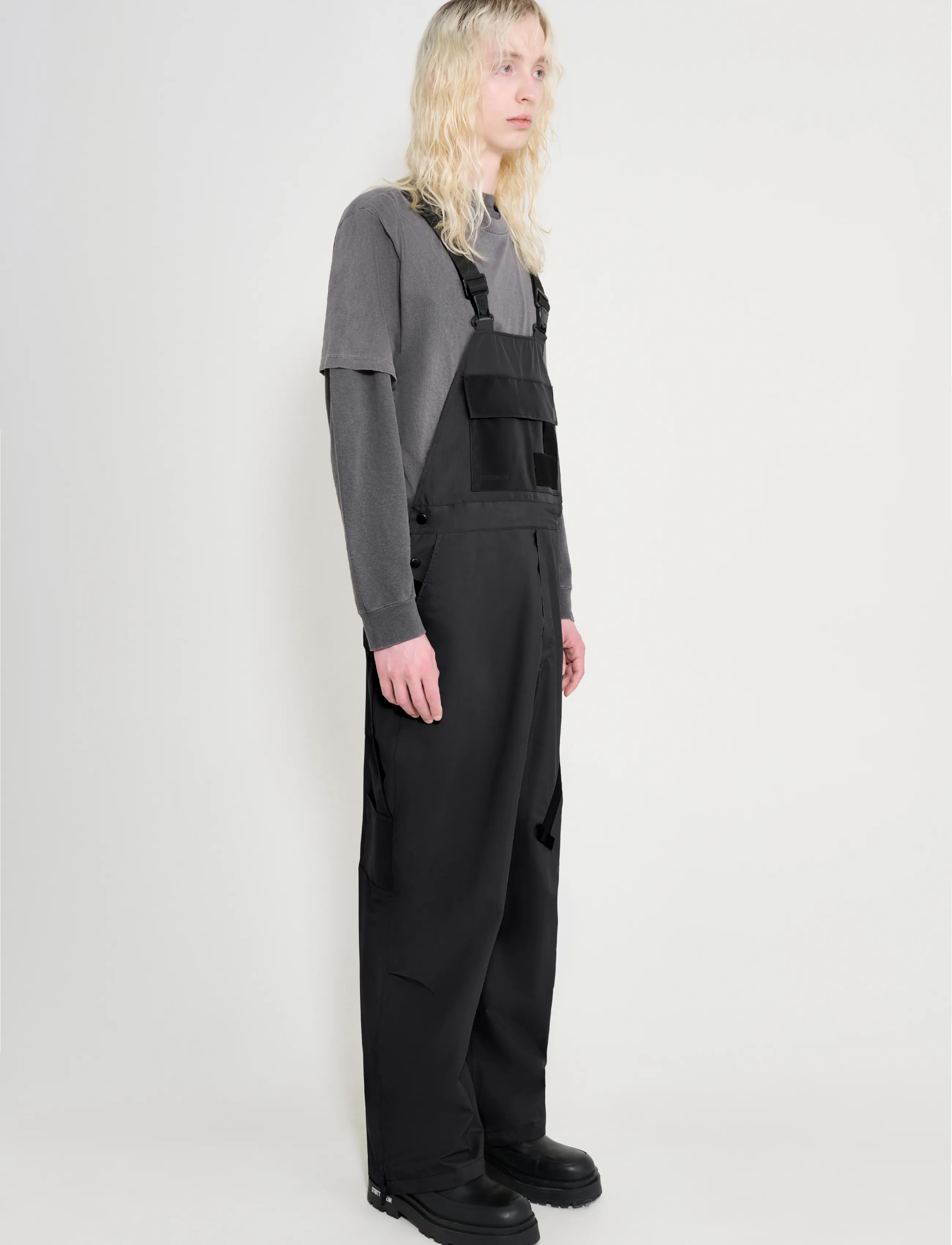Stutterheim - Space Bib Trouser Matte Black - cargobyxor - black - 3