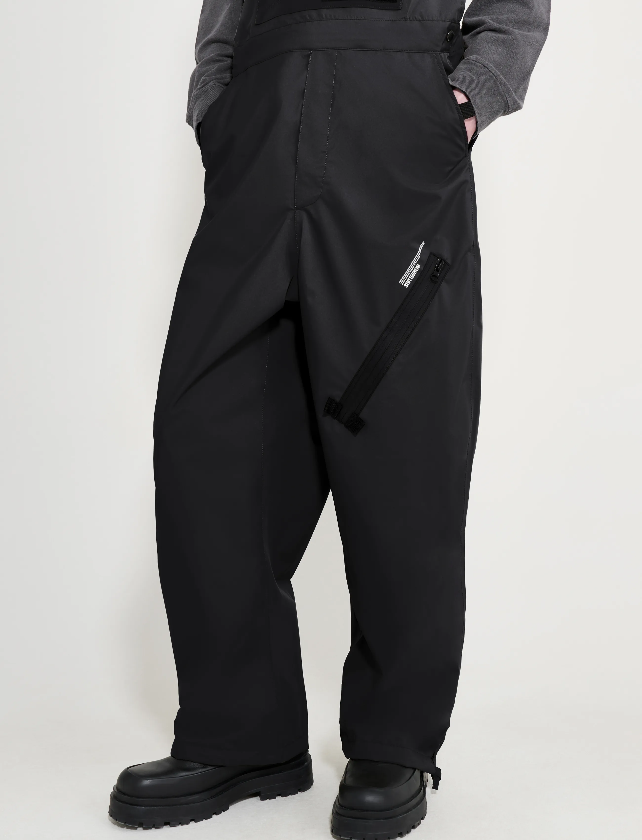 Stutterheim Space Bib Trouser Matte jumpsuits & hängselbyxor herr – bild 6