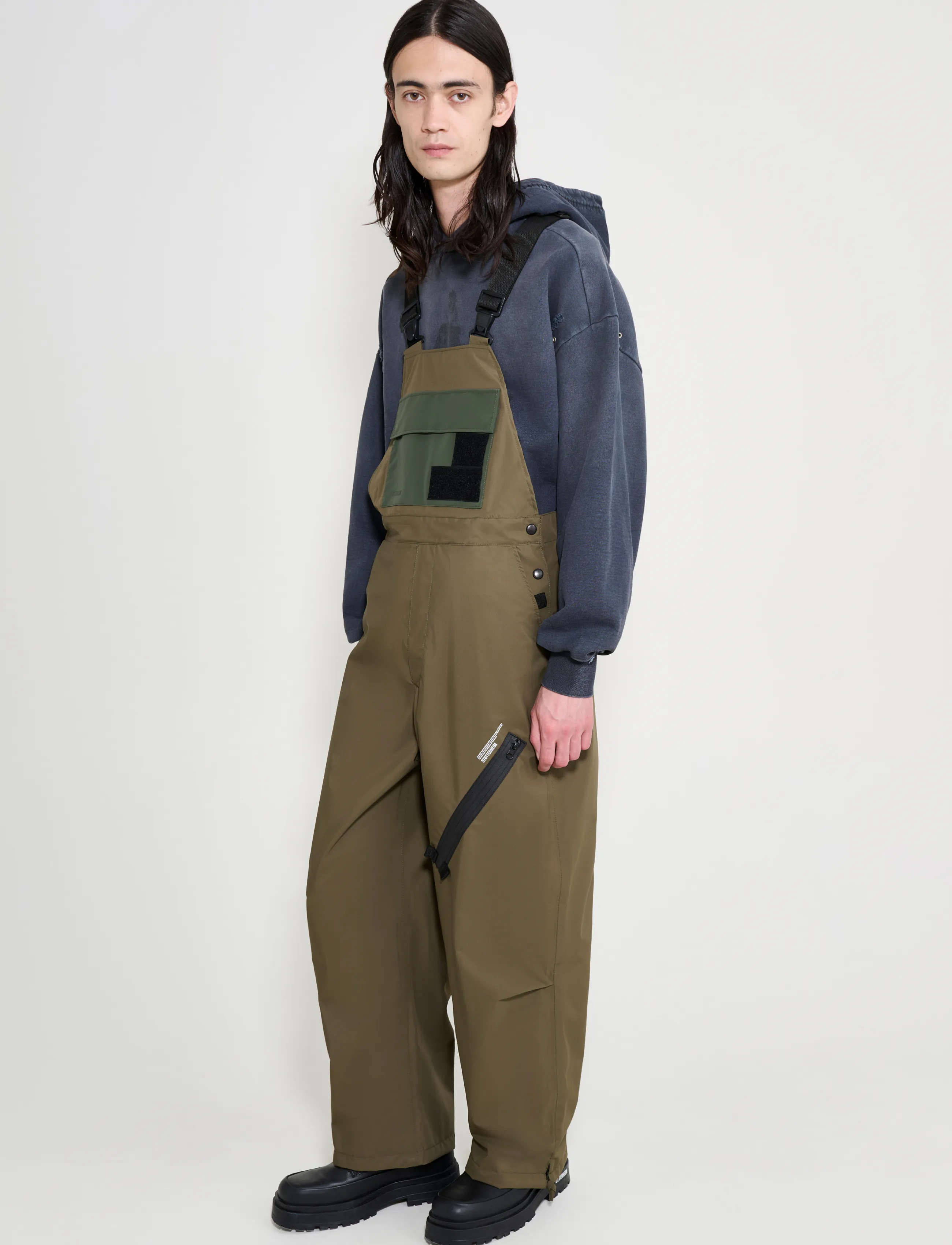 Stutterheim - Space Bib Trouser Matte Green - cargobyxor - green - 5