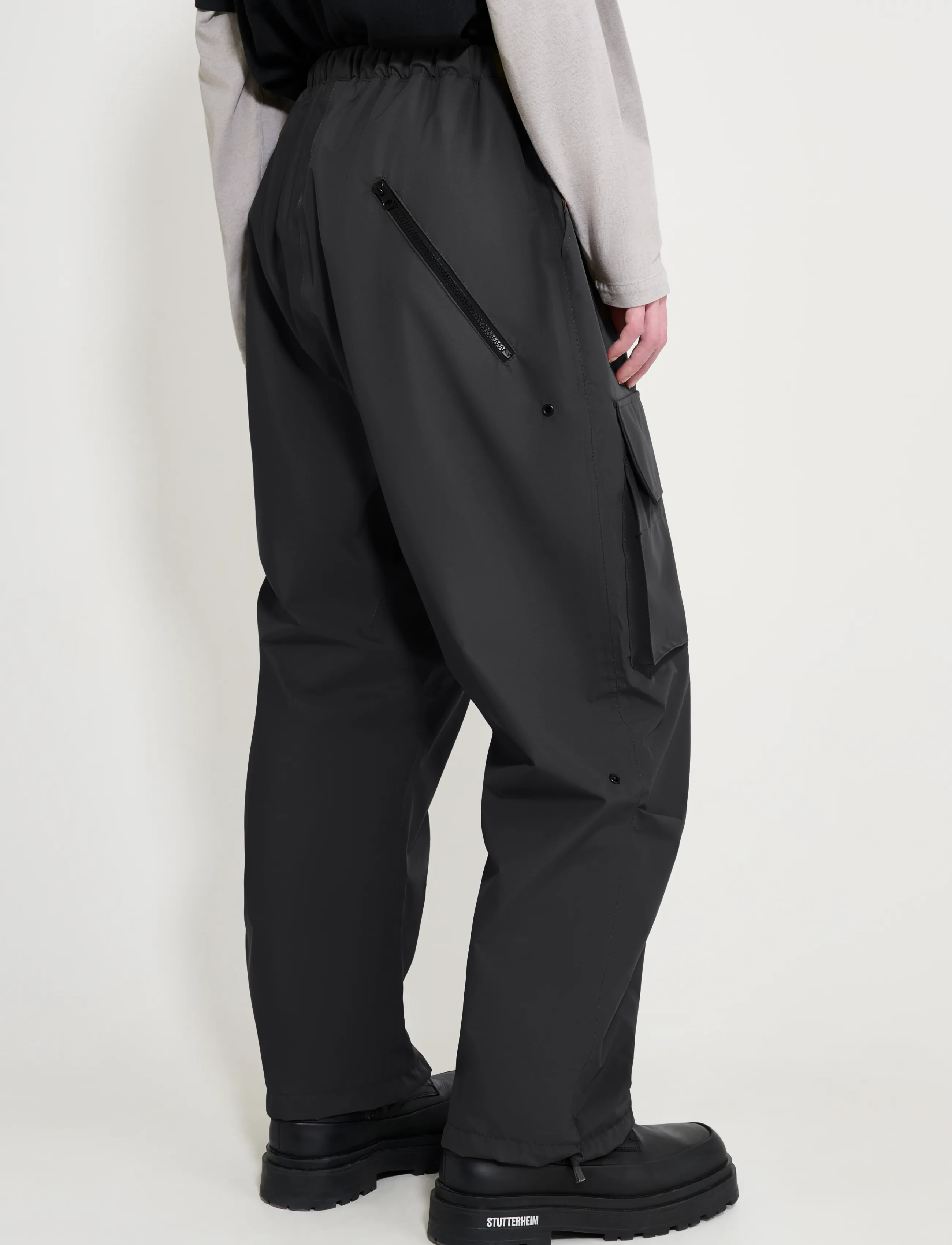 Stutterheim - Space Pocket Trouser Matte Black - cargobyxor - black - 5