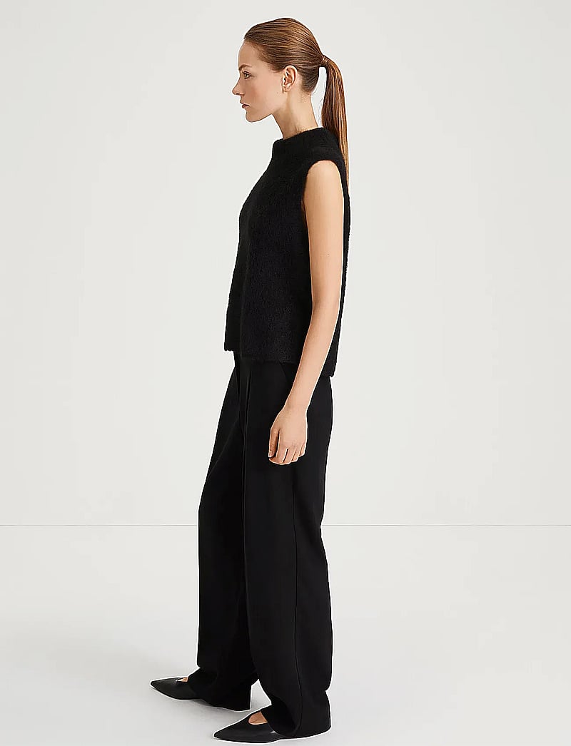 Stylein - NELLIE TOP - stickade västar - black - 3