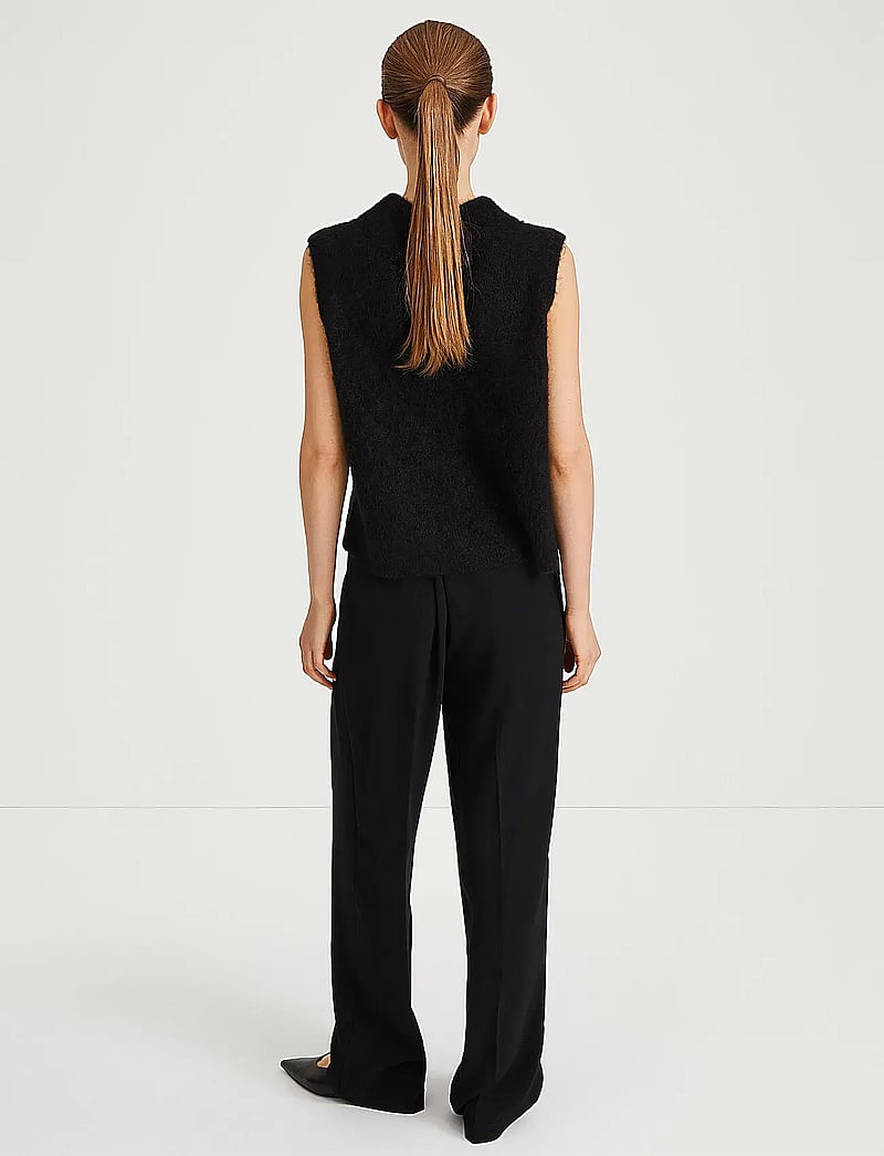 Stylein - NELLIE TOP - stickade västar - black - 4