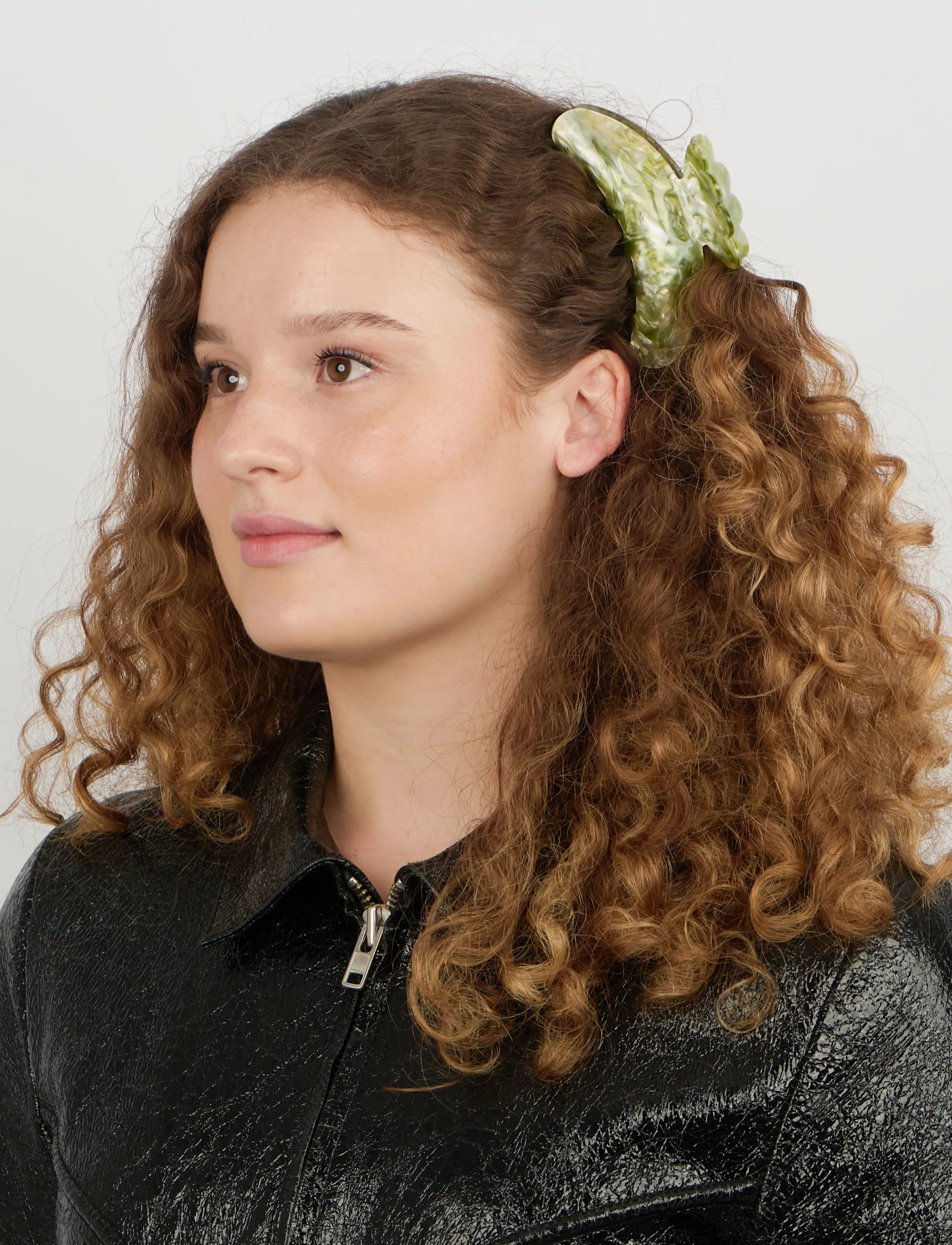 SUI AVA - Helle Matcha Big - haarkrallen - cool matcha - 3