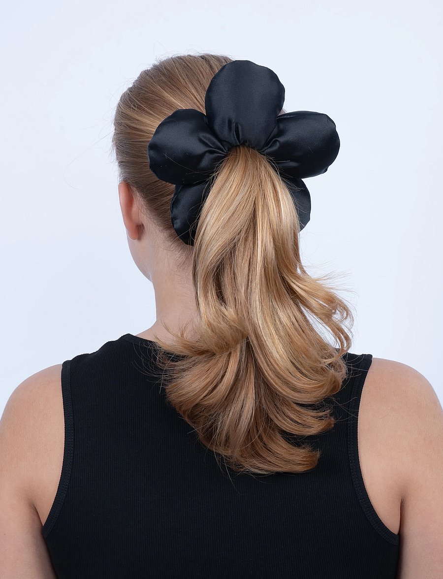 SUI AVA - Flower Pillow Scrunchie - haargummis & haarbänder - black - 0