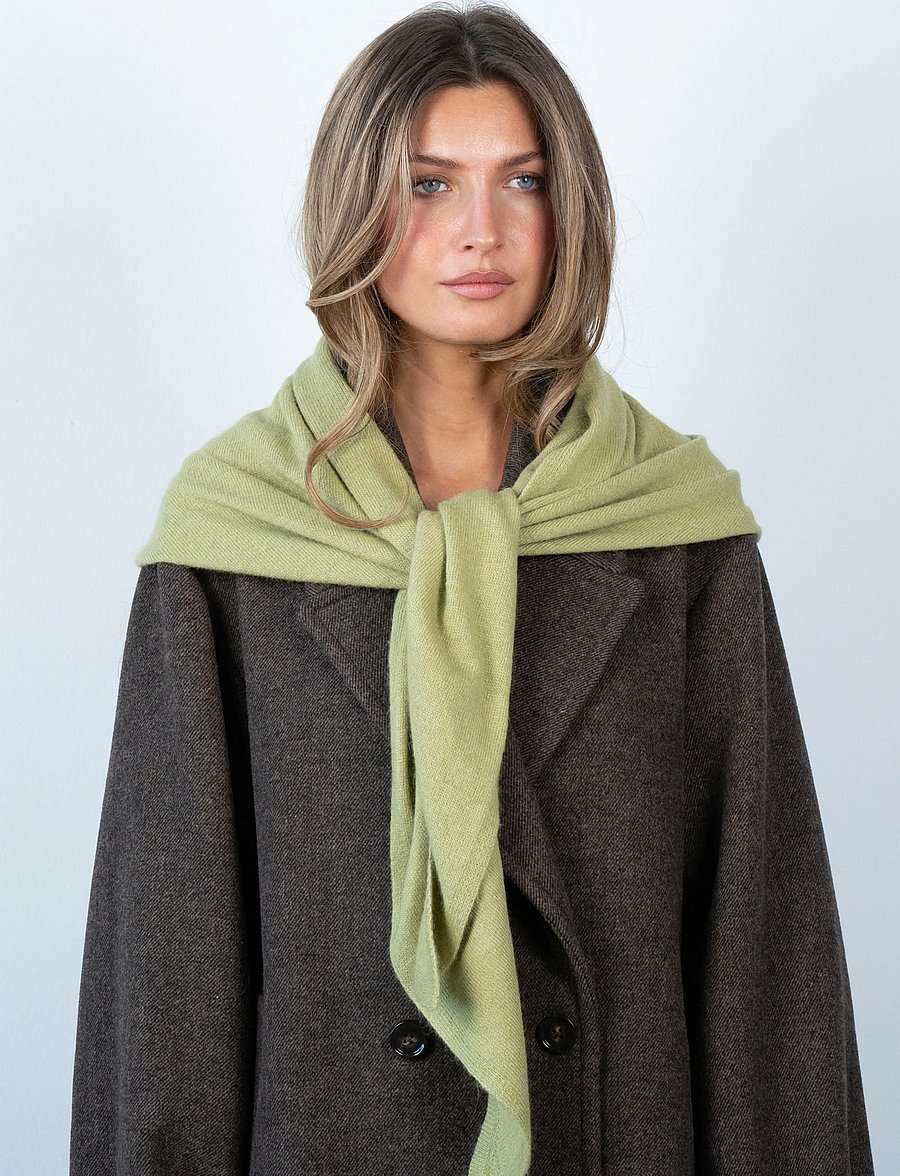 SUI AVA - Big Triangle Scarf - halsdukar - green - 0