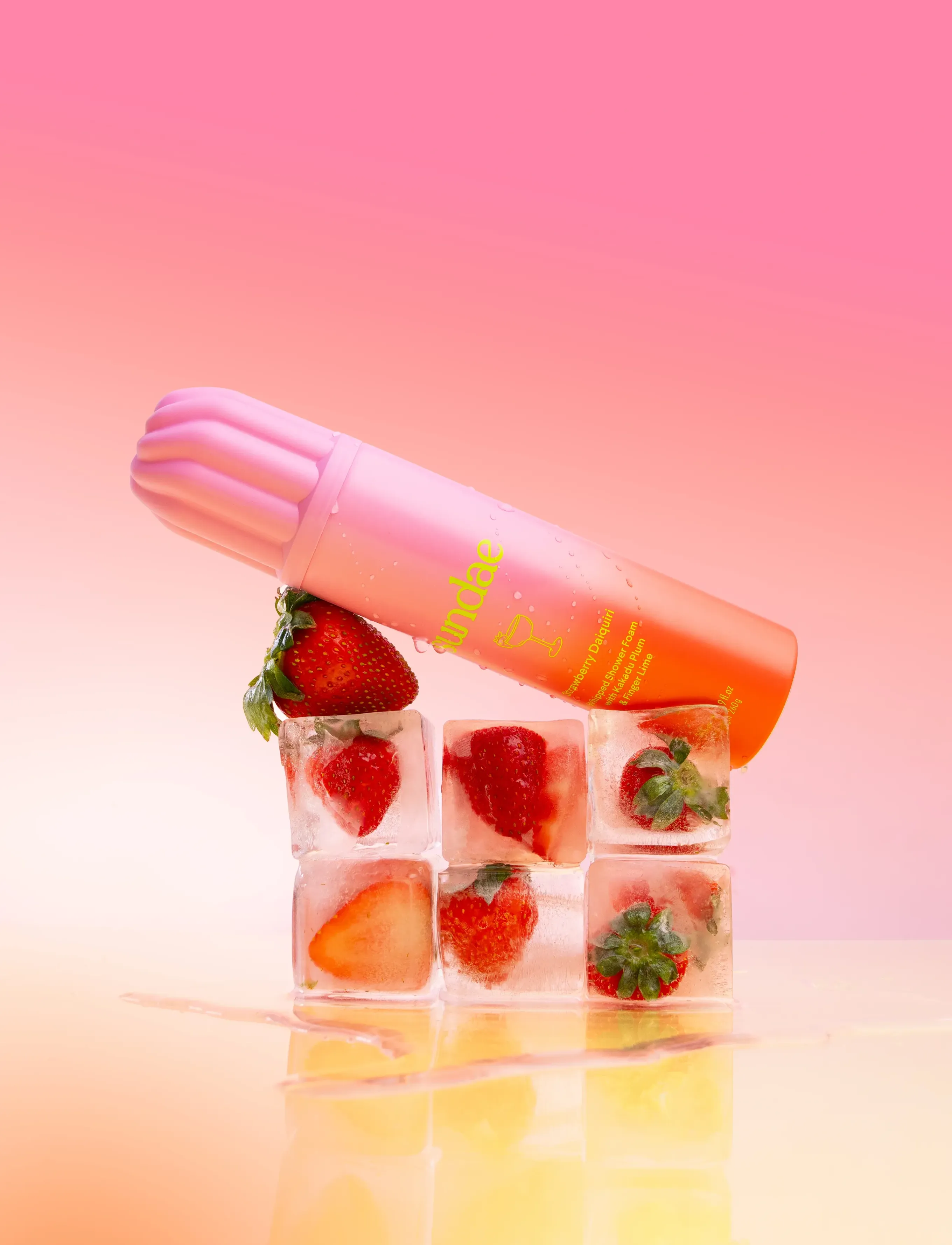 Sundae Body - Strawberry Daiquiri Whipped Shower Foam - shower gel & bruseolier - strawberry - 2