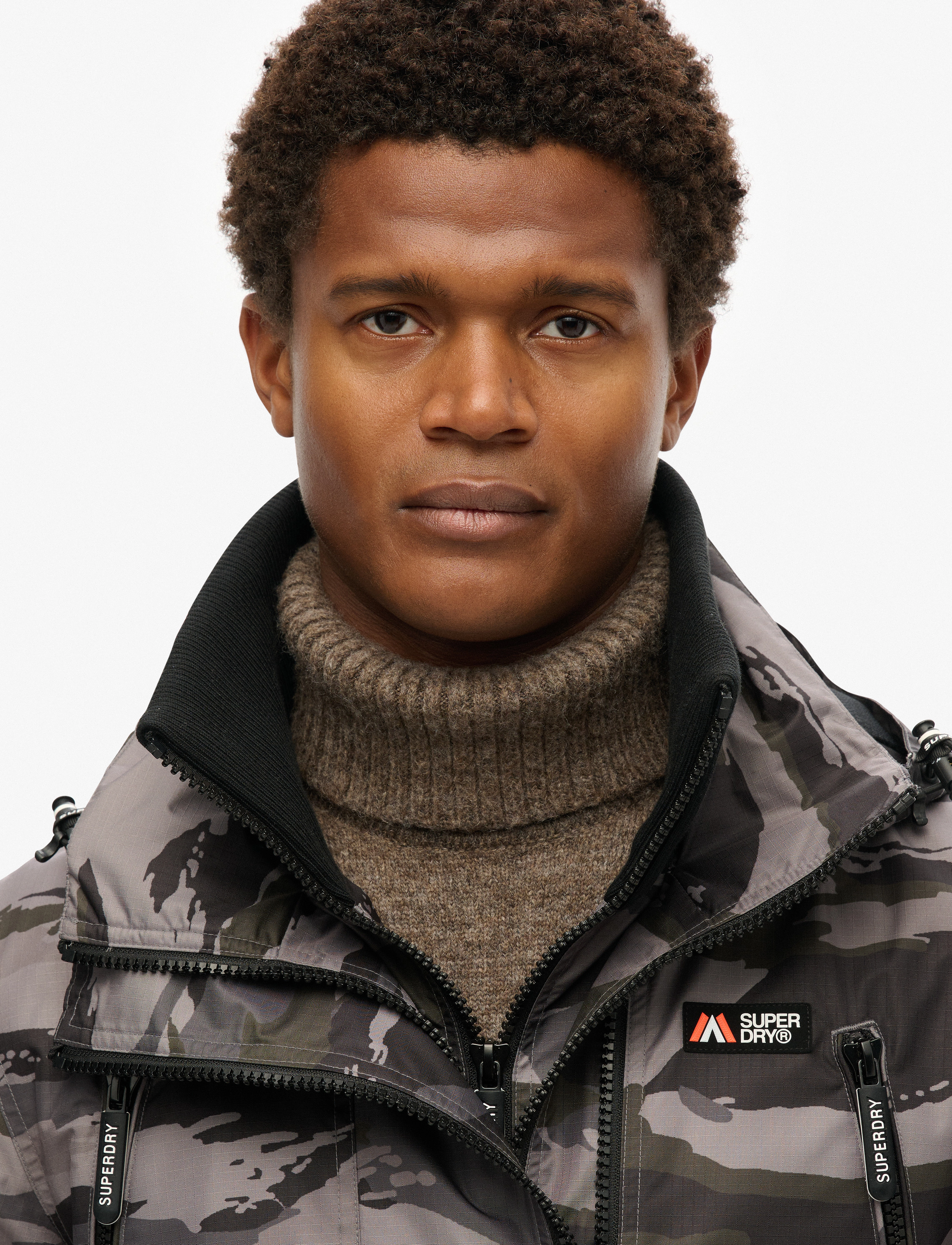Superdry Sport - HOODED MTN WINDBREAKER JACKET - lauko striukės - dark grey tiger camo - 4