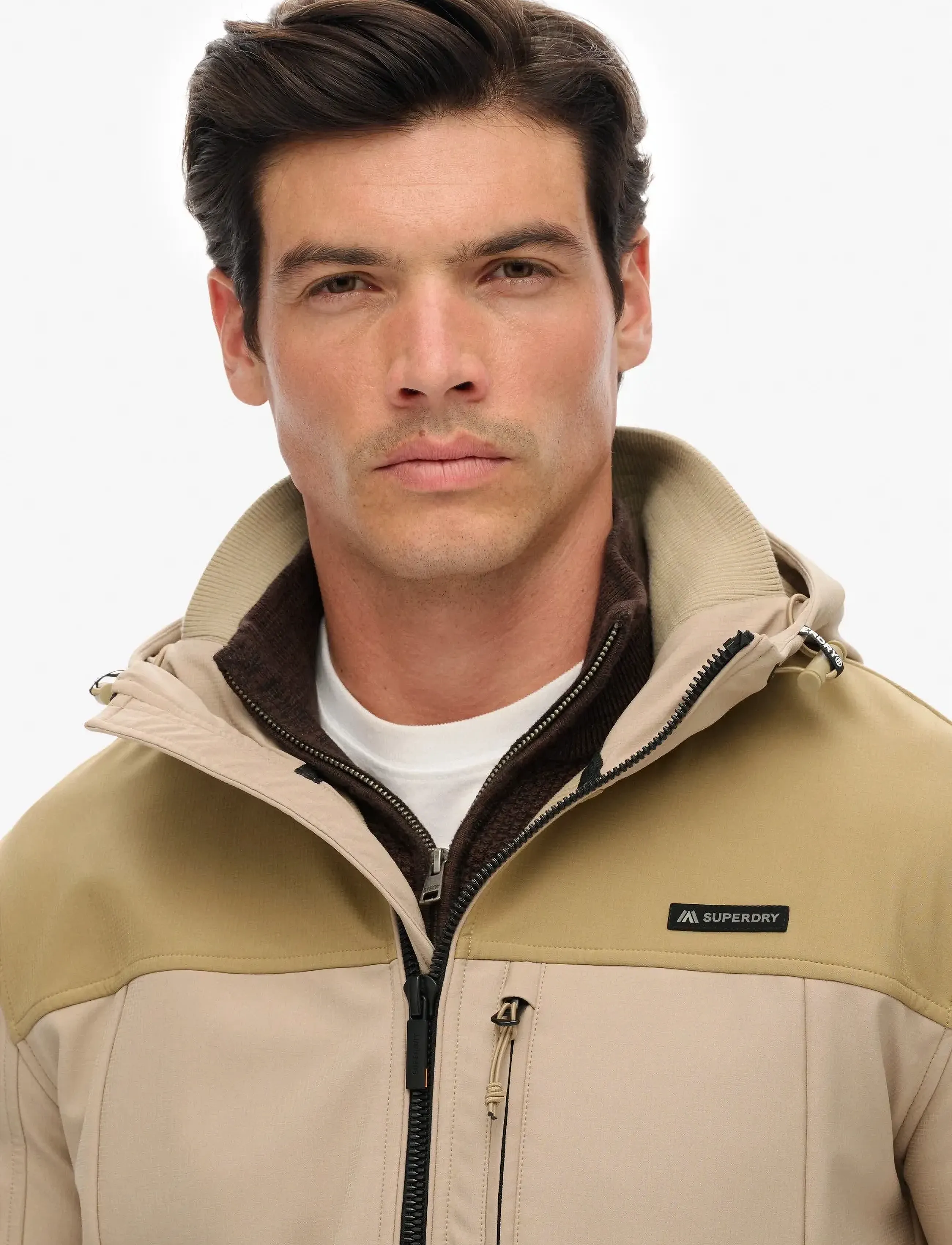 Superdry Sport - HOODED SOFTSHELL TECH TREKKER - vabaõhu- ja vihmajoped - city sand - 2