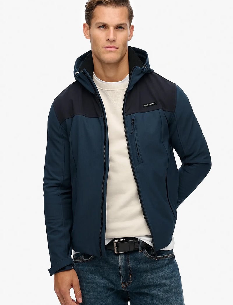 Superdry Sport - HOODED SOFTSHELL TECH TREKKER - outdoor jacken - flex navy - 0