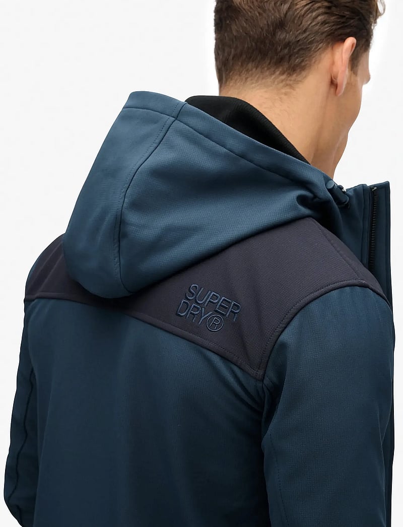 Superdry Sport - HOODED SOFTSHELL TECH TREKKER - outdoor jacken - flex navy - 4