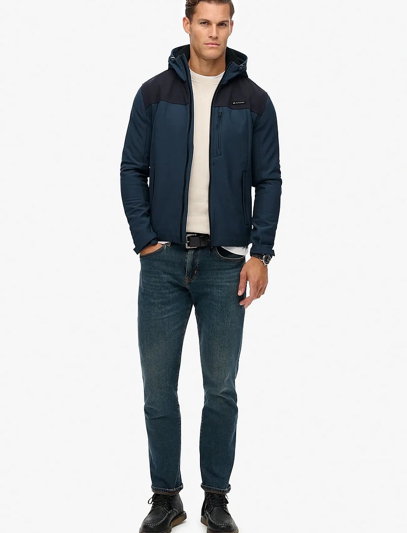 Superdry Sport - HOODED SOFTSHELL TECH TREKKER - outdoor jacken - flex navy - 5