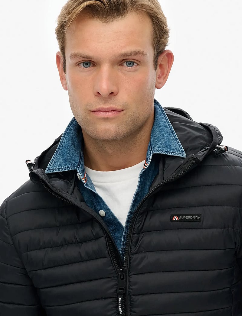 Superdry Sport - HOODED FUJI LITE JACKET - frühlingsjacken - jet black - 2