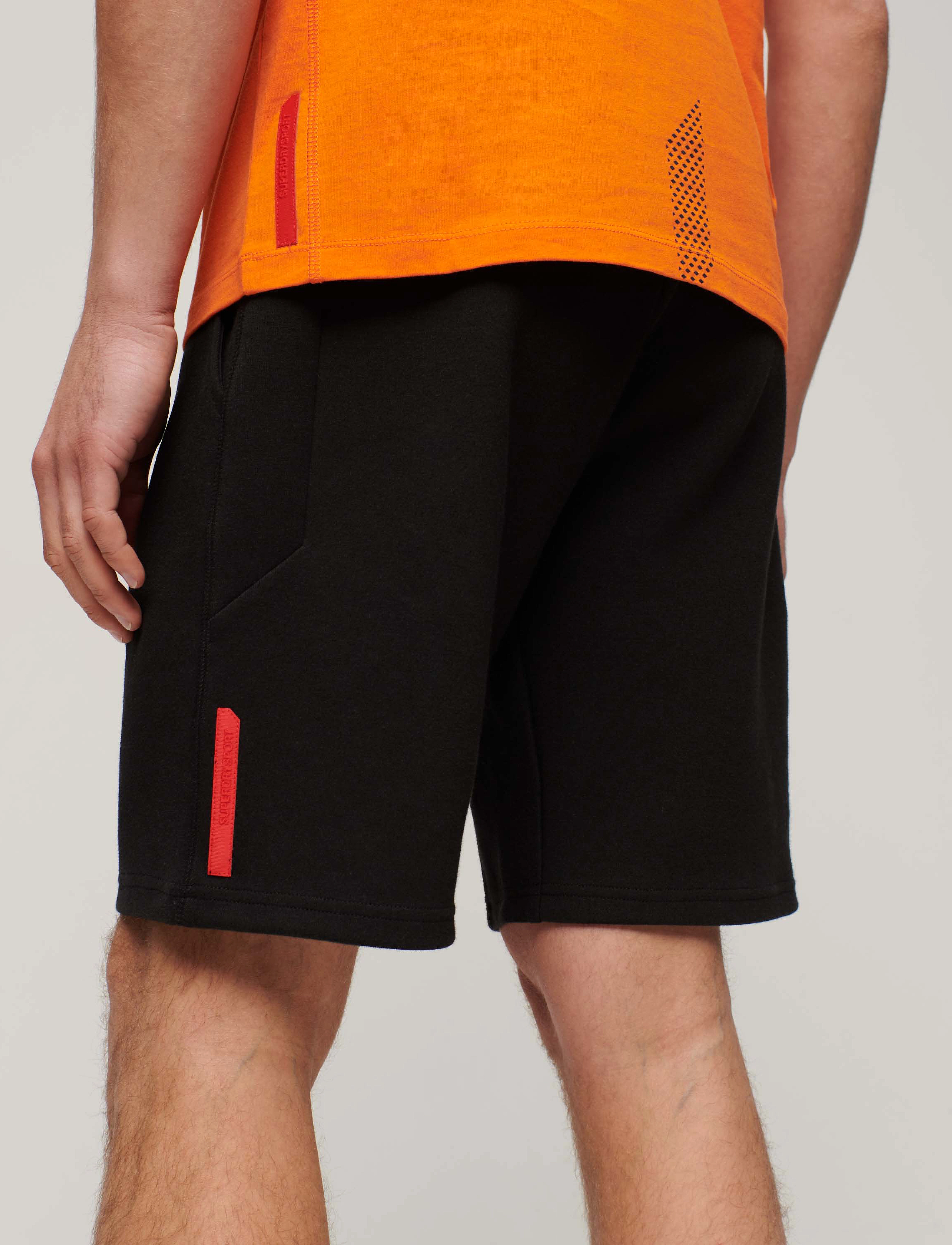 Superdry Sport - SPORT TECH LOGO TAPERED SHORT - black - 5
