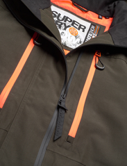 Superdry Sport - SKI ULTIMATE RESCUE JACKET - ski jackets - surplus goods olive - 4