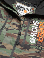 Superdry Sport - SKI ULTIMATE RESCUE JACKET - ski jackets - woodland green camo - 5