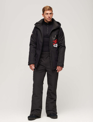 Superdry Sport - SKI FREESTYLE CORE JACKET - ski jackets - black - 4