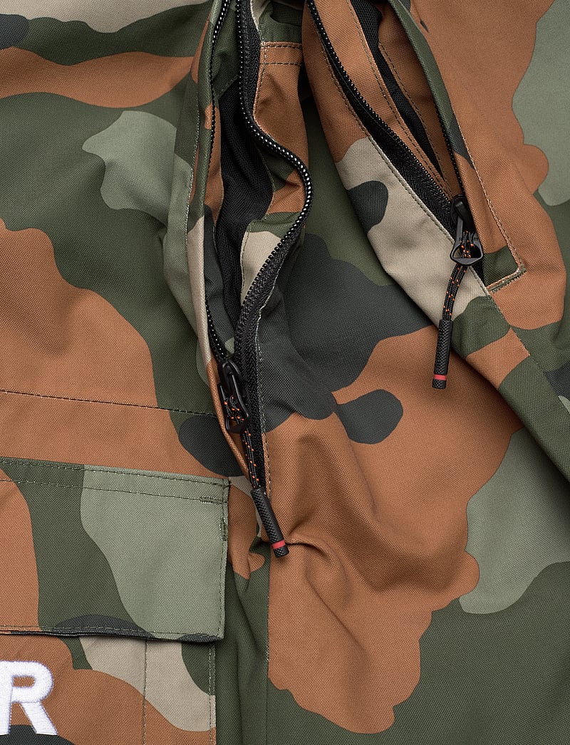 Superdry Sport - SKI ULTIMATE RESCUE JACKET - troops camo green - 5