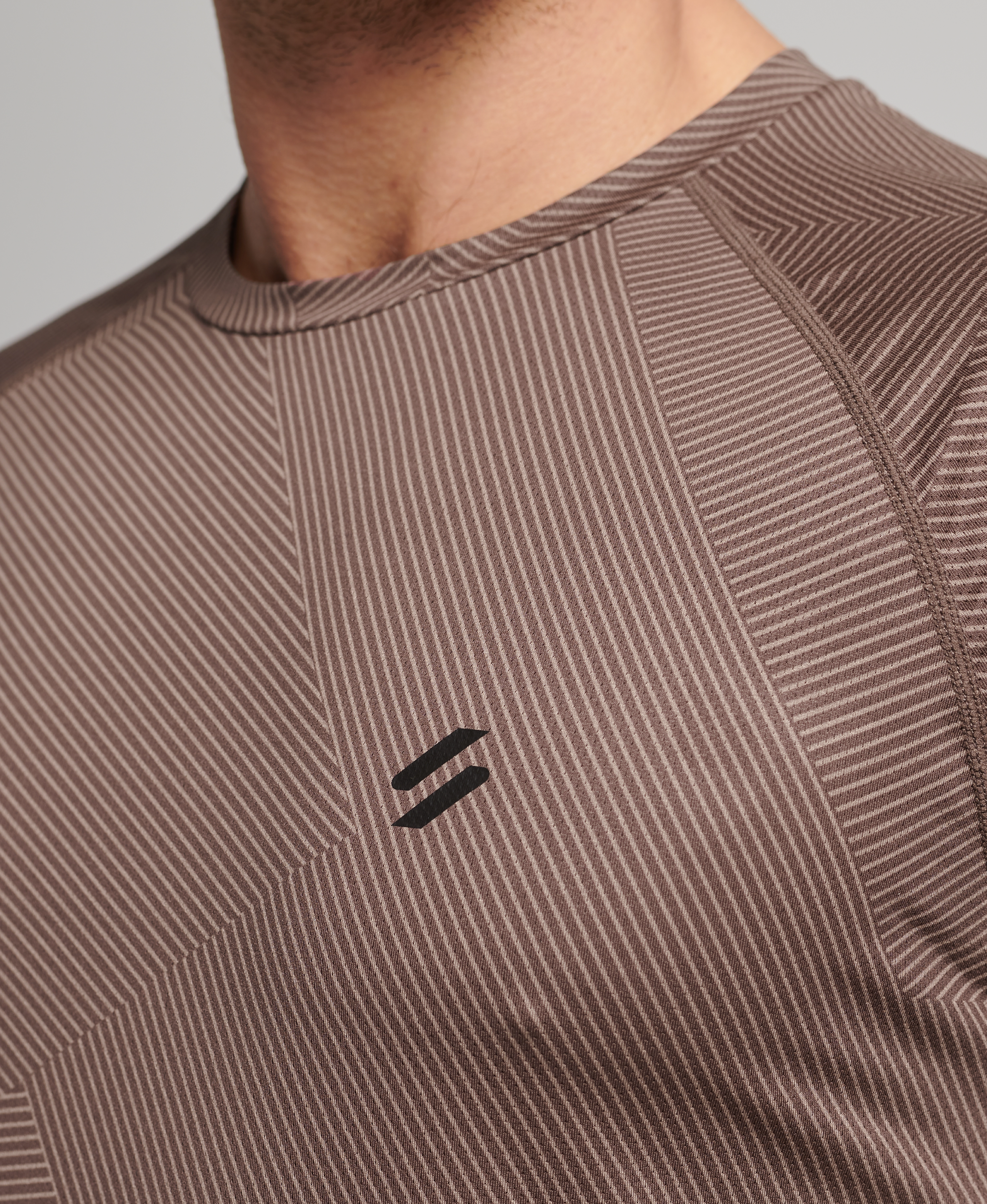 Superdry Sport - TRAIN PREMIUM SS TEE - shopping bag linear print - 3