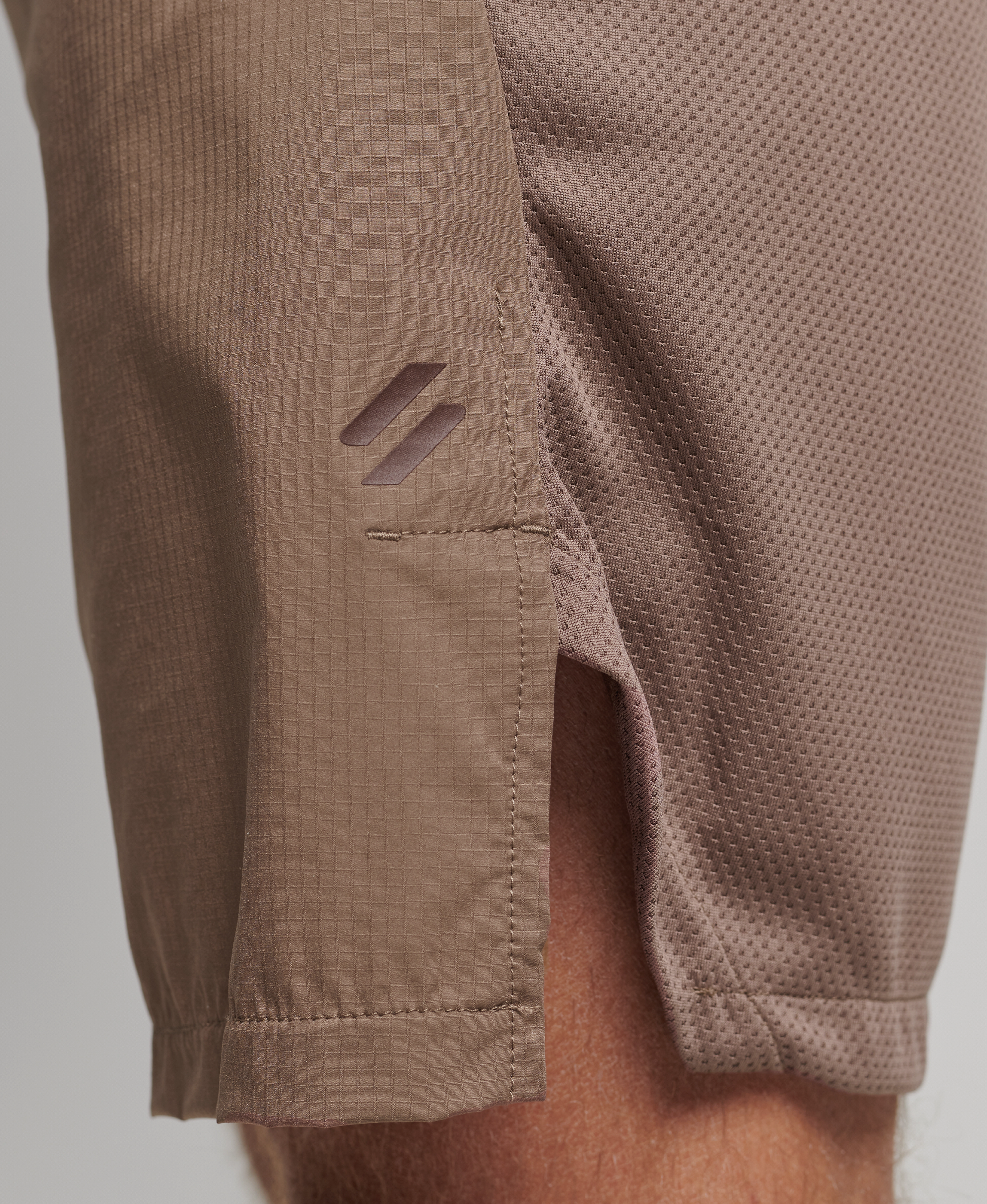 Superdry Sport - TRAIN HYBRID SHORT - dark taupe - 3