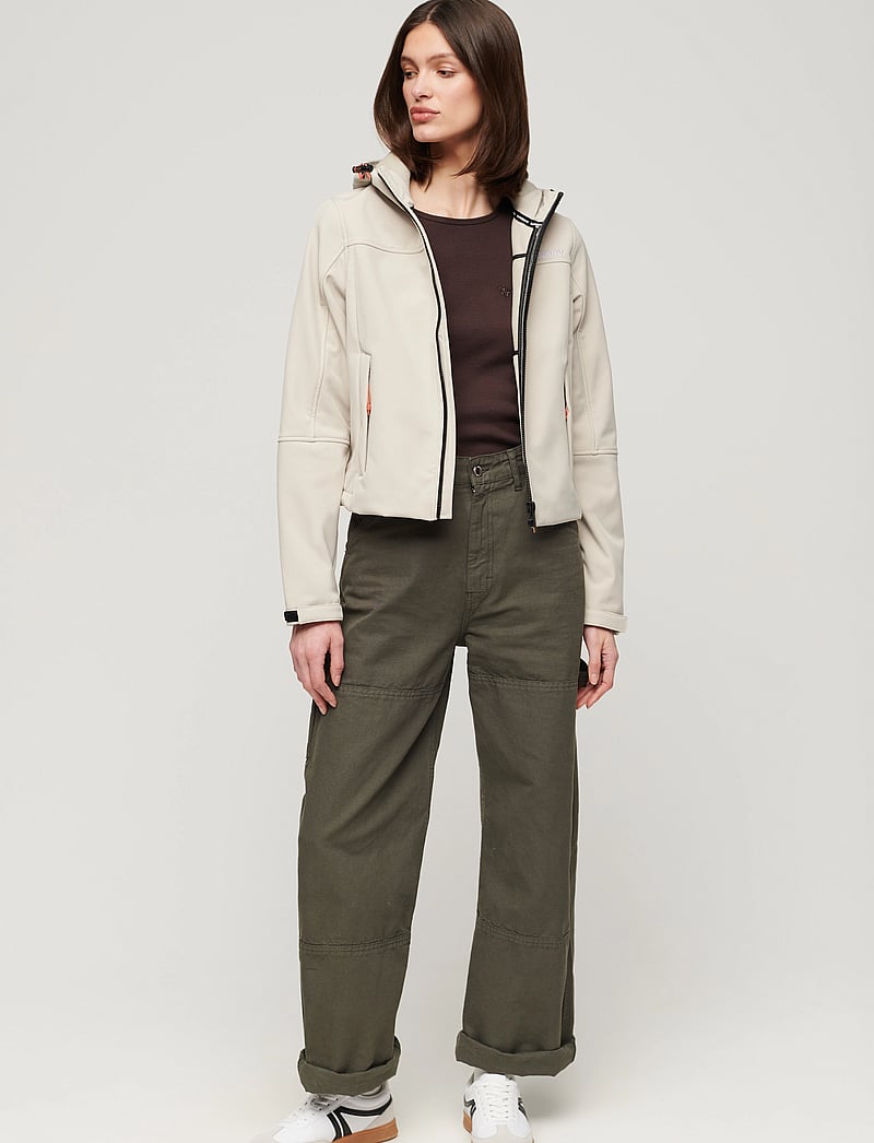 Superdry Sport - HOODED SOFT SHELL TREKKER JKT - friluftsjackor - chateau grey - 4