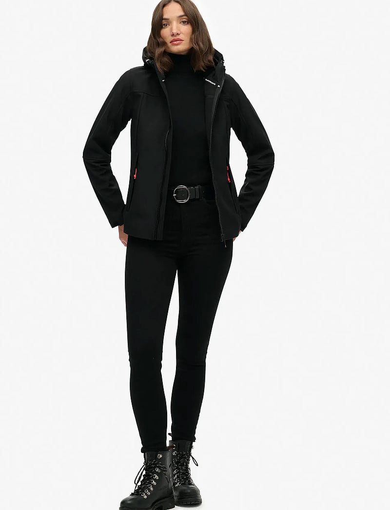 Superdry Sport - HOODED CLASSIC TREKKER JACKET - friluftsjakker - black - 2