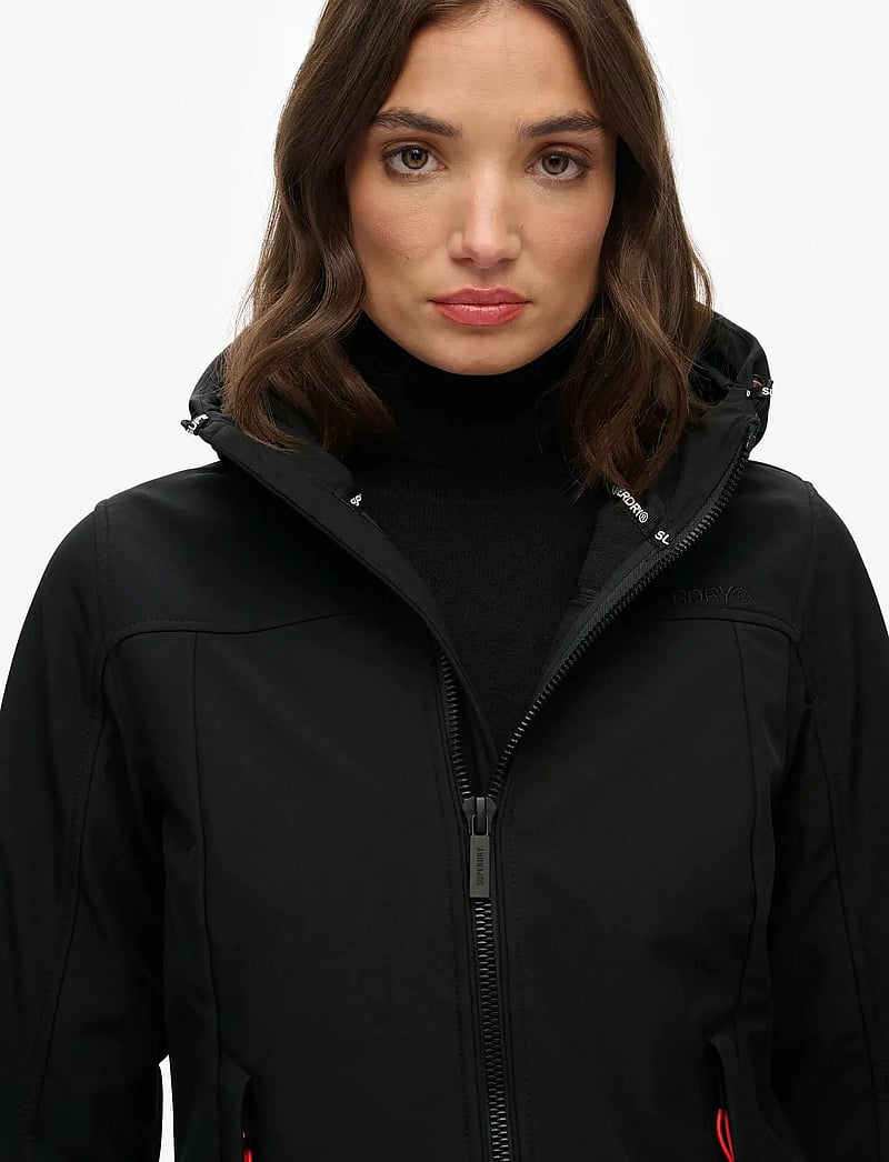 Superdry Sport - HOODED CLASSIC TREKKER JACKET - friluftsjakker - black - 5