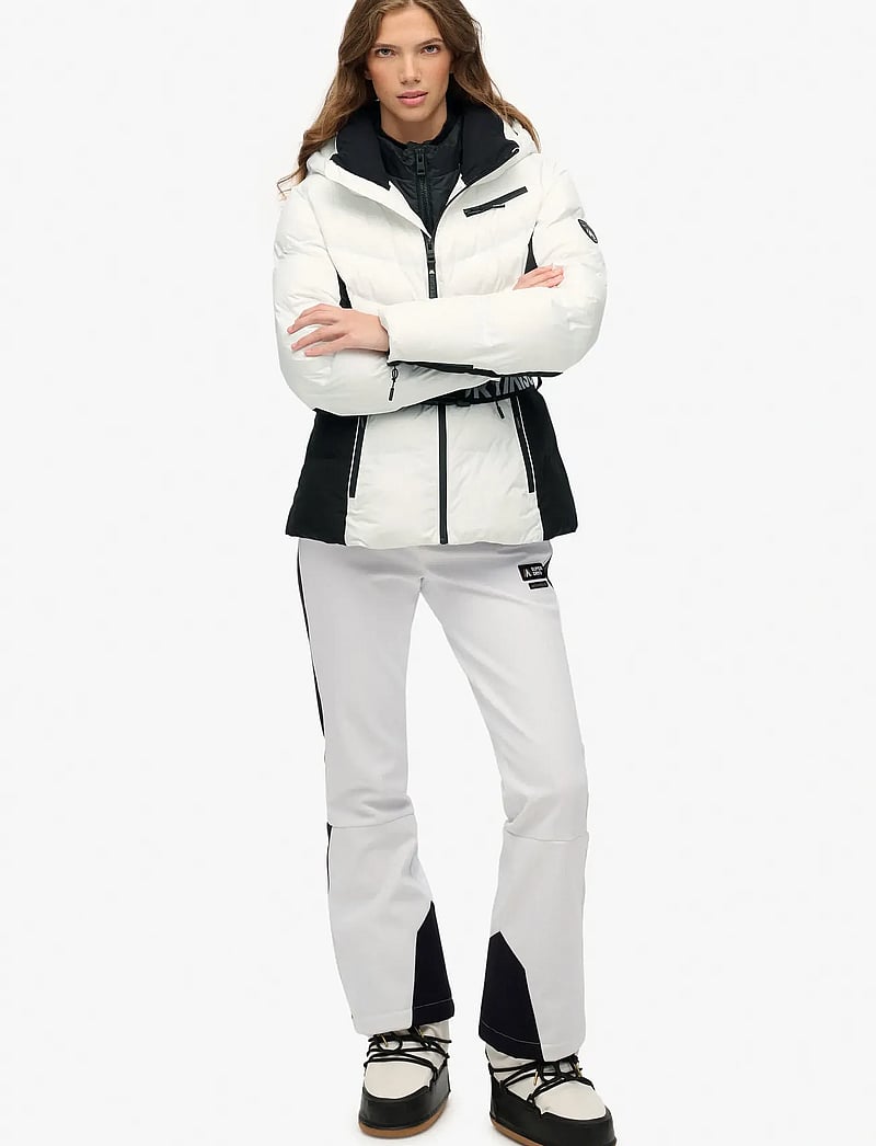 Superdry Sport - LUXE BELTED SKI PADDED JACKET - skitøj - optic - 2