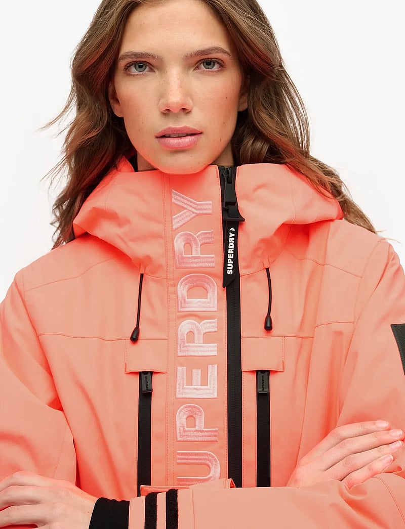 Superdry Sport - ULTIMATE FREESTYLE SKI JACKET - ski-kleidung - fluro coral - 2