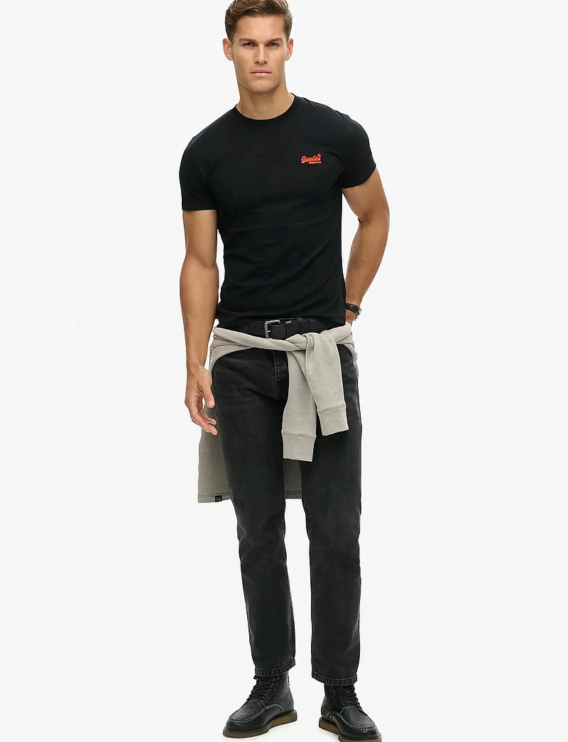 Superdry - ESSENTIAL LOGO EMB TEE - kortærmede t-shirts - black/hazard orange - 4