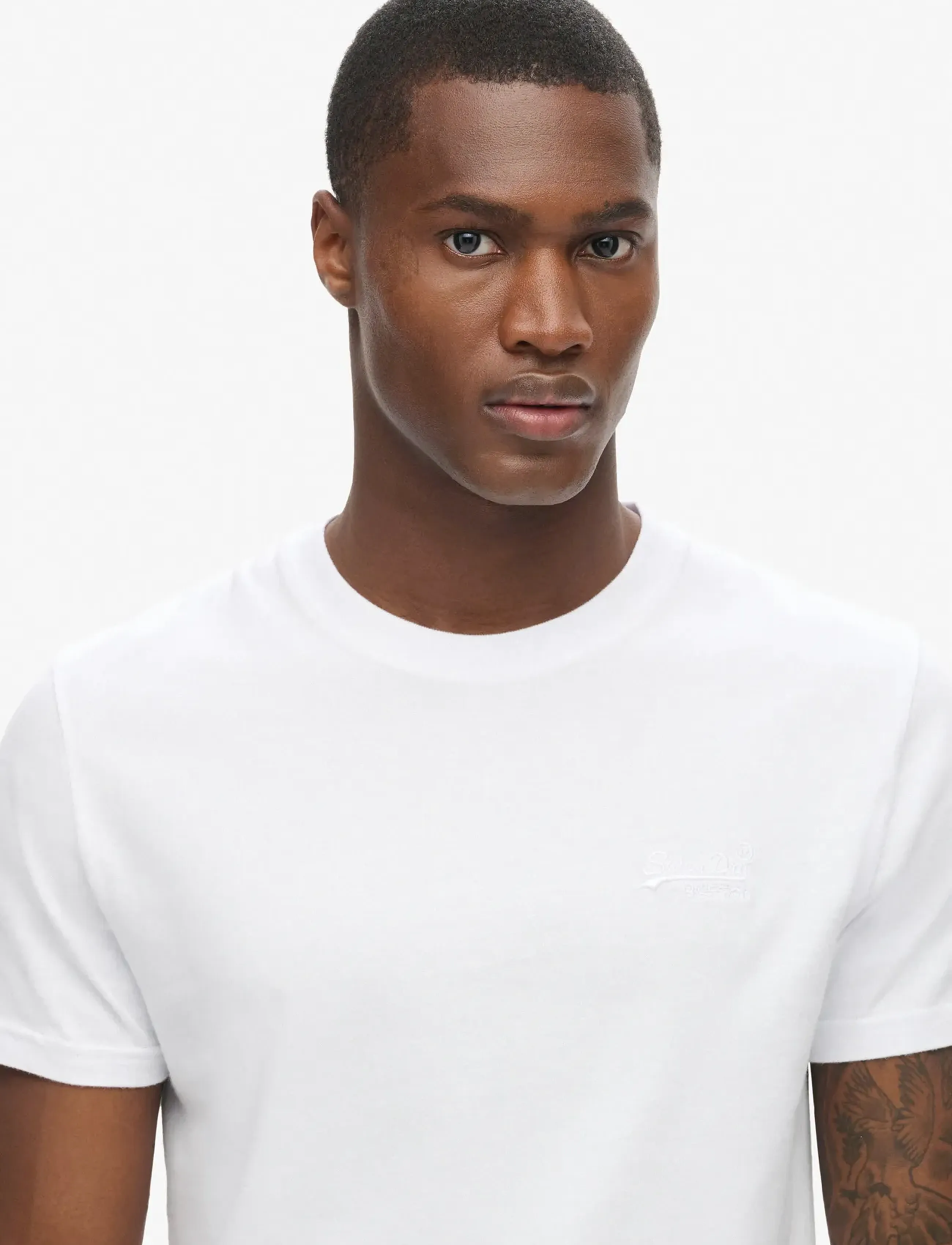 Essential Logo Emb Tee 6