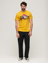 Superdry - TOKYO VL GRAPHIC T SHIRT - short-sleeved t-shirts - oil yellow - 4
