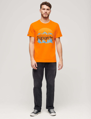 Superdry - GREAT OUTDOORS NR GRAPHIC TEE - kortärmade t-shirts - sunblast orange - 4