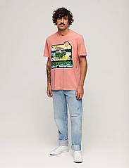 Superdry - NEON TRAVEL GRAPHIC LOOSE TEE - kortärmade t-shirts - peach amber pink slub - 3