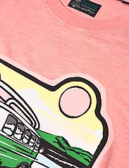 Superdry - NEON TRAVEL GRAPHIC LOOSE TEE - kortärmade t-shirts - peach amber pink slub - 4