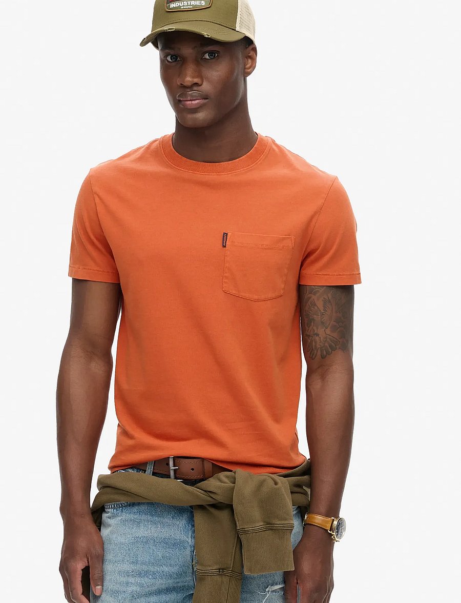 Superdry - ESSENTIAL WASHED POCKET TEE - kurzärmelige t-shirts - washed autumn glaze brown - 0
