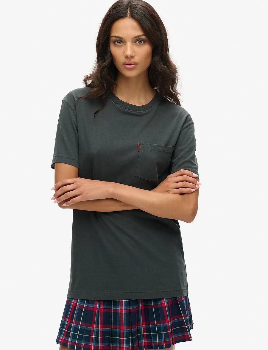 Superdry - ESSENTIAL WASHED POCKET TEE - kurzärmelige t-shirts - washed black - 0
