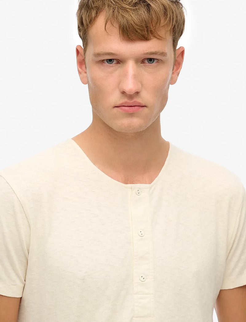 Superdry - MERCHANT SS GRANDAD JERSEY TOP - kortærmede t-shirts - oyster cream - 4