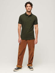 Superdry - SPORTSWEAR RELAXED TIPPED POLO - kortærmede poloer - army khaki - 4