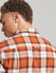 Superdry - VINTAGE LUMBERJACK SHIRT - ternede skjorter - rodrick check rusty orange - 4