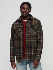 Superdry - MERCHANT QUILTED OVERSHIRT - miesten - rifle green check - 2