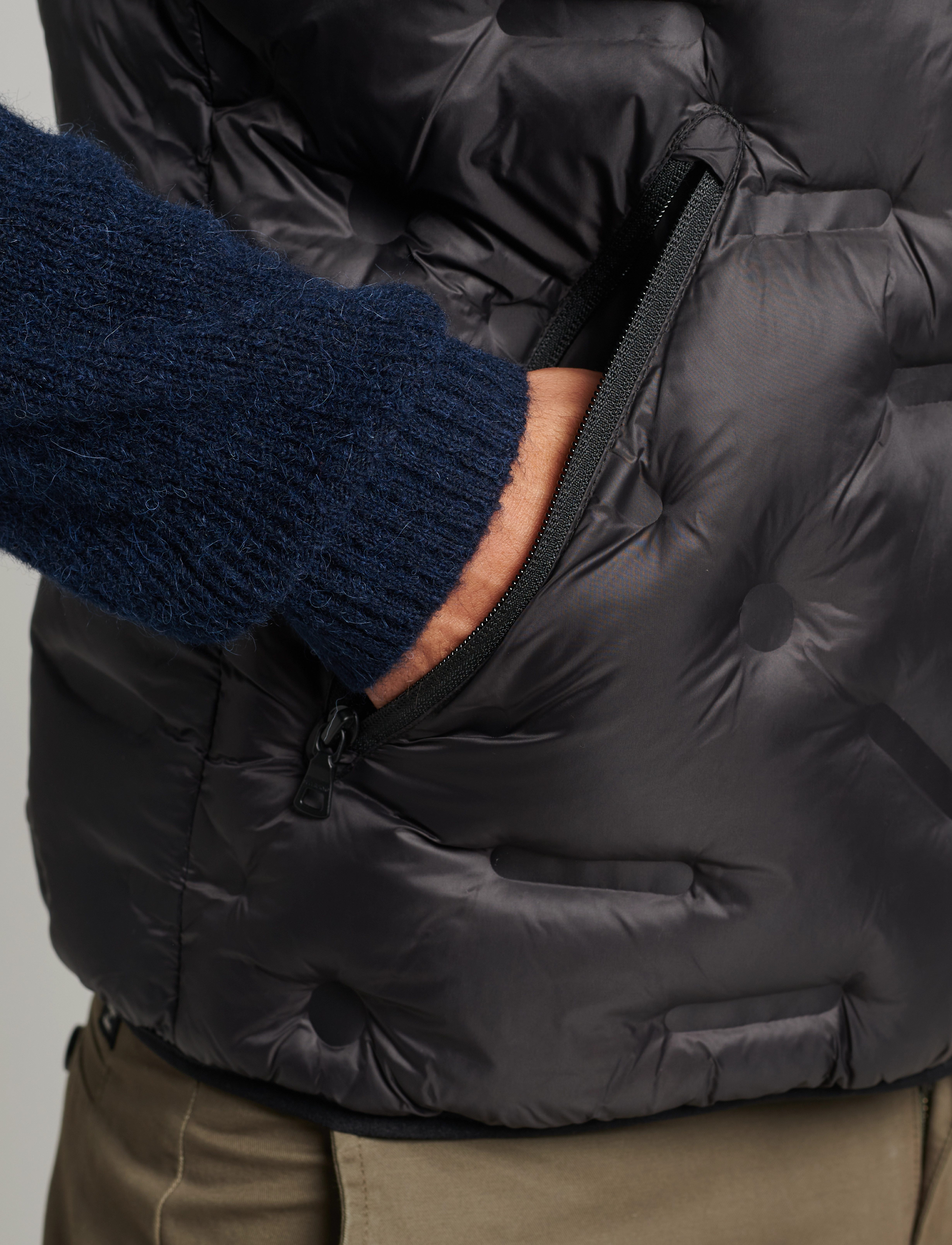 Superdry - STUDIOS HEAT SEAL GILET - black - 4