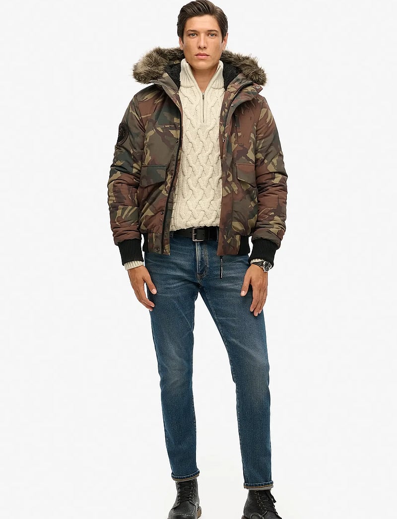 Superdry - EVEREST HOODED PUFFER BOMBER - vinterjackor - camo - 2