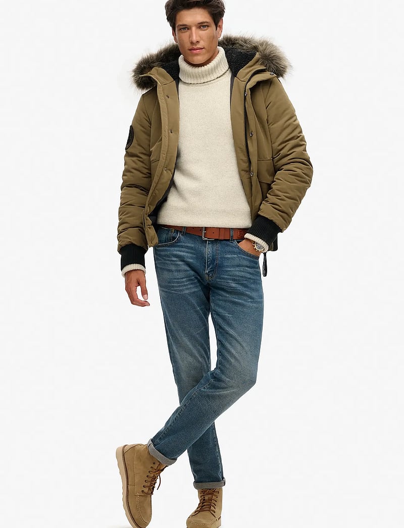 Superdry - EVEREST HOODED PUFFER BOMBER - vinterjackor - military olive - 3