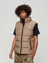Superdry - SPORTS PUFFER GILET - vestes - fossil brown - 2