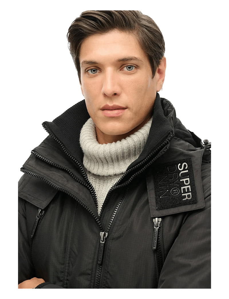 Superdry - MOUNTAIN WINDCHEATER - friluftsjackor - black - 3