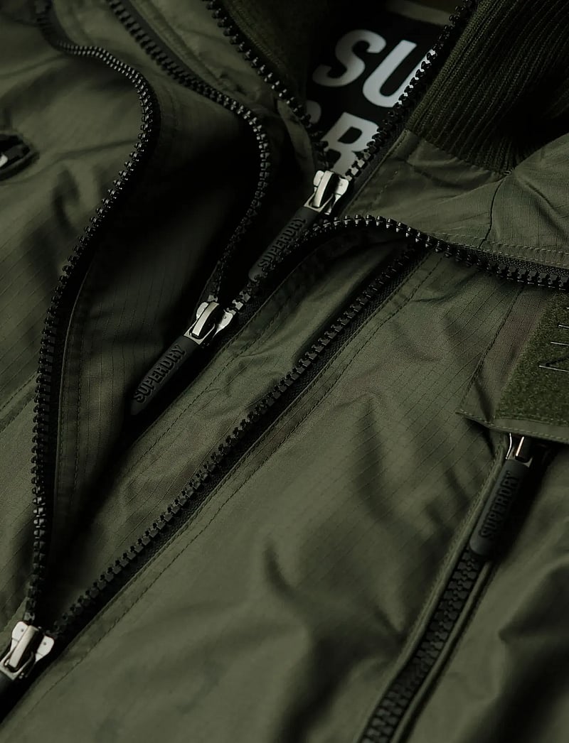 Superdry - MOUNTAIN WINDCHEATER - outdoor jackets - surplus goods olive - 5